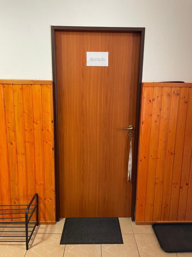 Garsoniera v roddiném domě Hostal Dubice Exterior foto